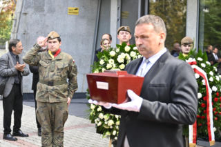 Oni pamiętali o Janie Fryczu. Biało-czerwone wieńce