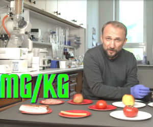 Feder w akcji! W laboratorium sprawdził hit internetu