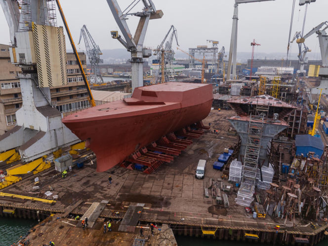 Transport bloku dziobowego pierwszej fregaty programu Miecznik - przyszłego ORP Wicher