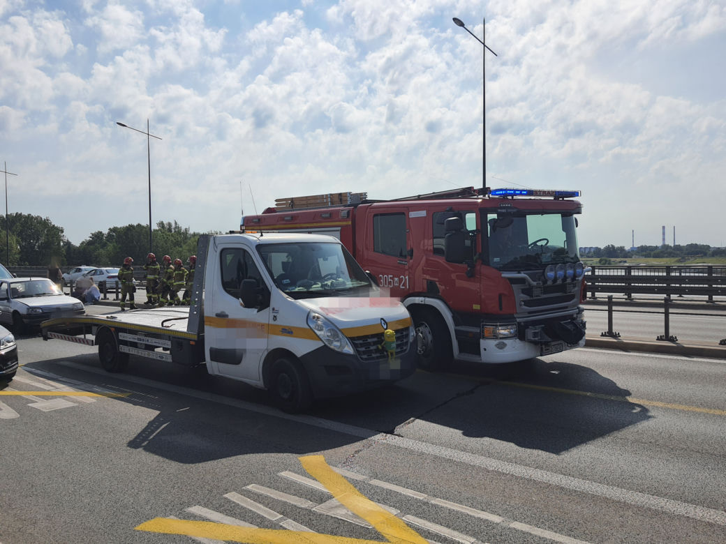 Karambol na Moście Łazienkowskim! Dwie osoby trafiły do szpitala, gigantyczny korek do centrum