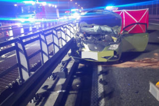 Osobówka uderzyła w ciężarówkę na autostradzie A4 koło Tarnowa