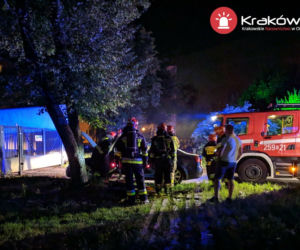 Pożar samochodu na os. Albertyńskim w Krakowie
