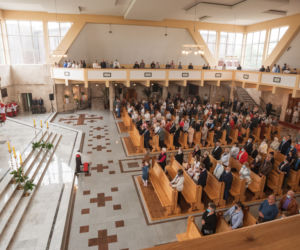 Biskupi i epitemiolodzy apelują do Polaków: przestańcie chodzić do kościoła