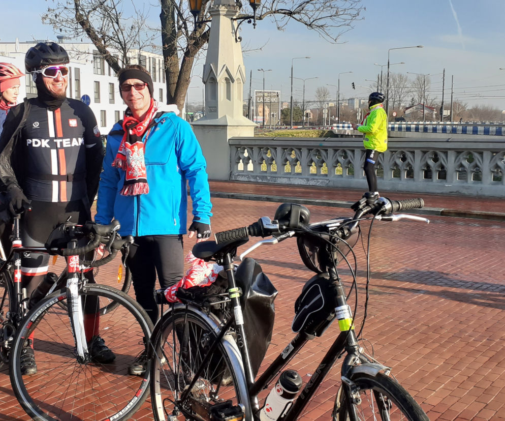 Lubelscy rowerzyści wyruszyli. Pokonają 103 kilometry w 103. rocznicę odzyskania niepodległości [GALERIA]