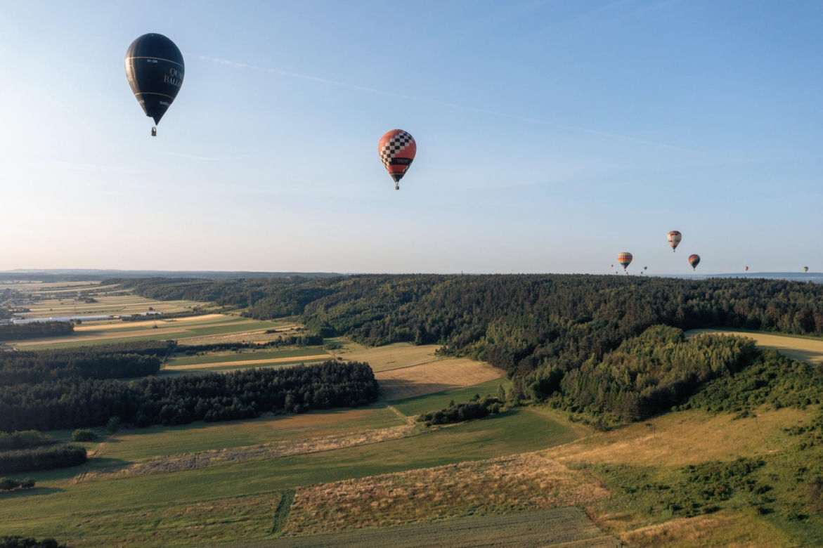 Balonowe Świętokrzyskie w Pińczowie. Nocne pokazy balonów skradły serca! Wielka fiesta zachwyciła tysiące!