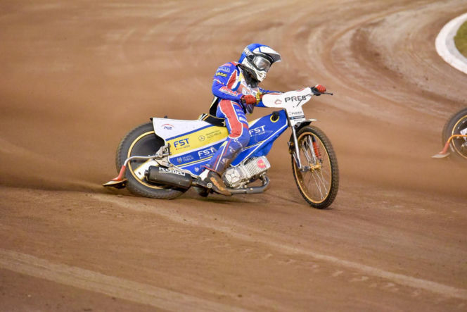 PRES Grupa Dewloperska Toruń - Abramczyk Polonia Bydgoszcz, zdjęcia kibiców i zawodników z pożegnania Adriana Miedzińskiego