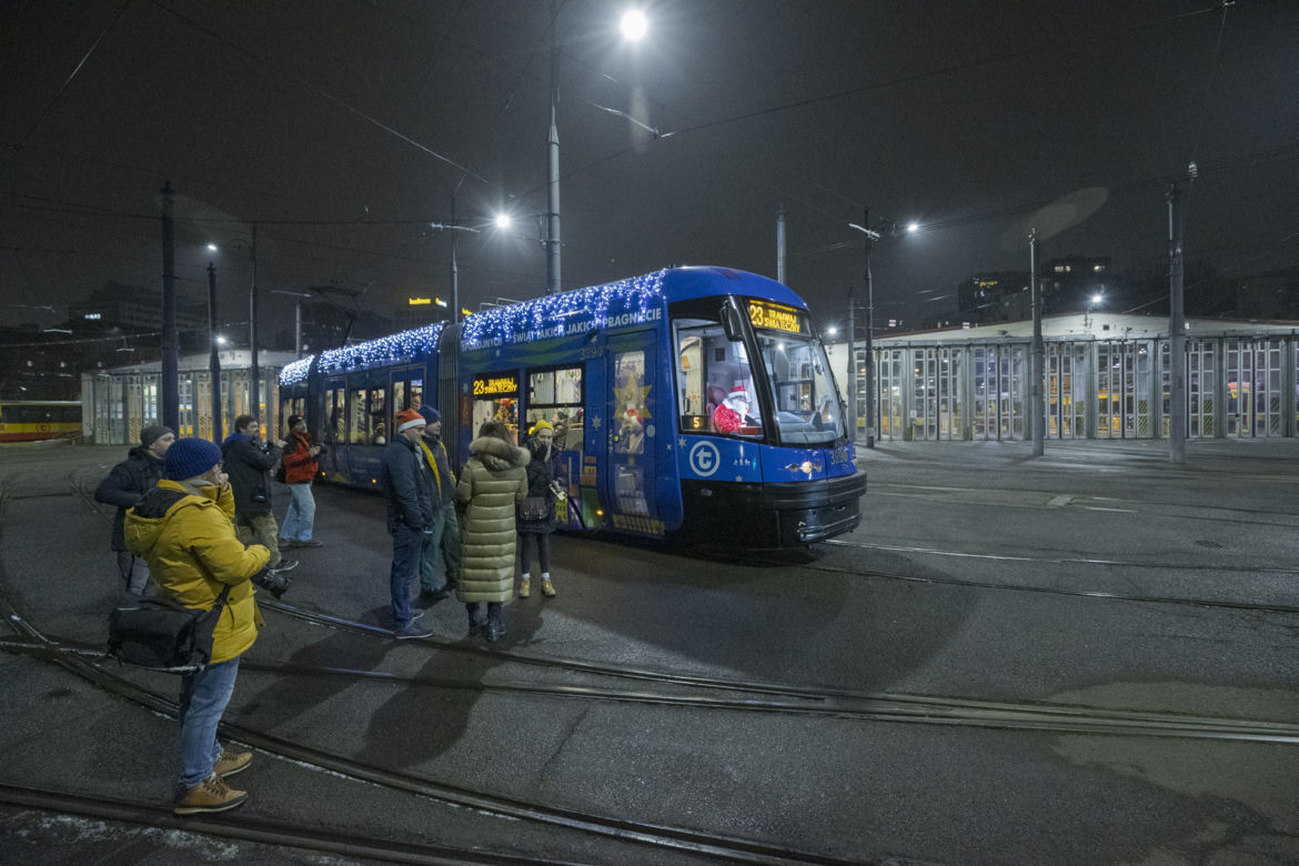 Świąteczny tramwaj, autobus i metro. Poczuj magię świąt w Warszawskim Transporcie Publicznym