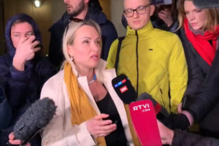 Marina Owsiannikowa na wolności. Jaka kara ją spotkała? Czy jej protest był ustawiony?