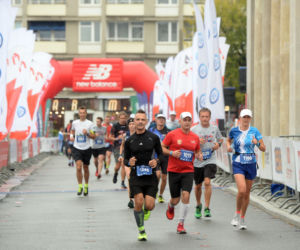 Biegli maraton przez dwa dni
