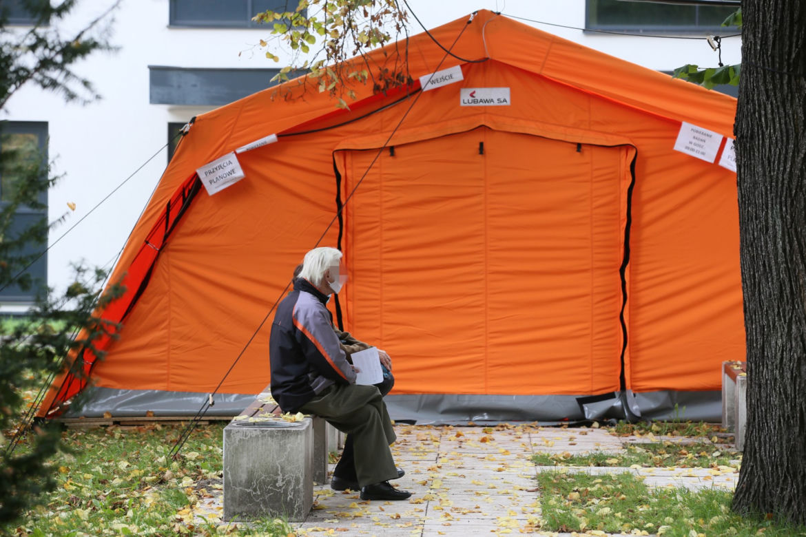 Seniorzy bronią oddziału geriatrycznego.