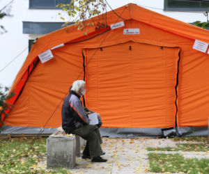 Seniorzy bronią oddziału geriatrycznego.