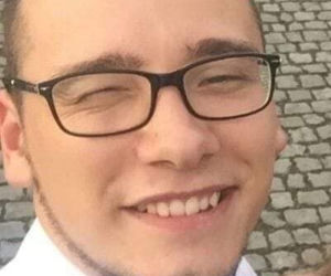 Skatowali Maćka na parkingu przed sklepem