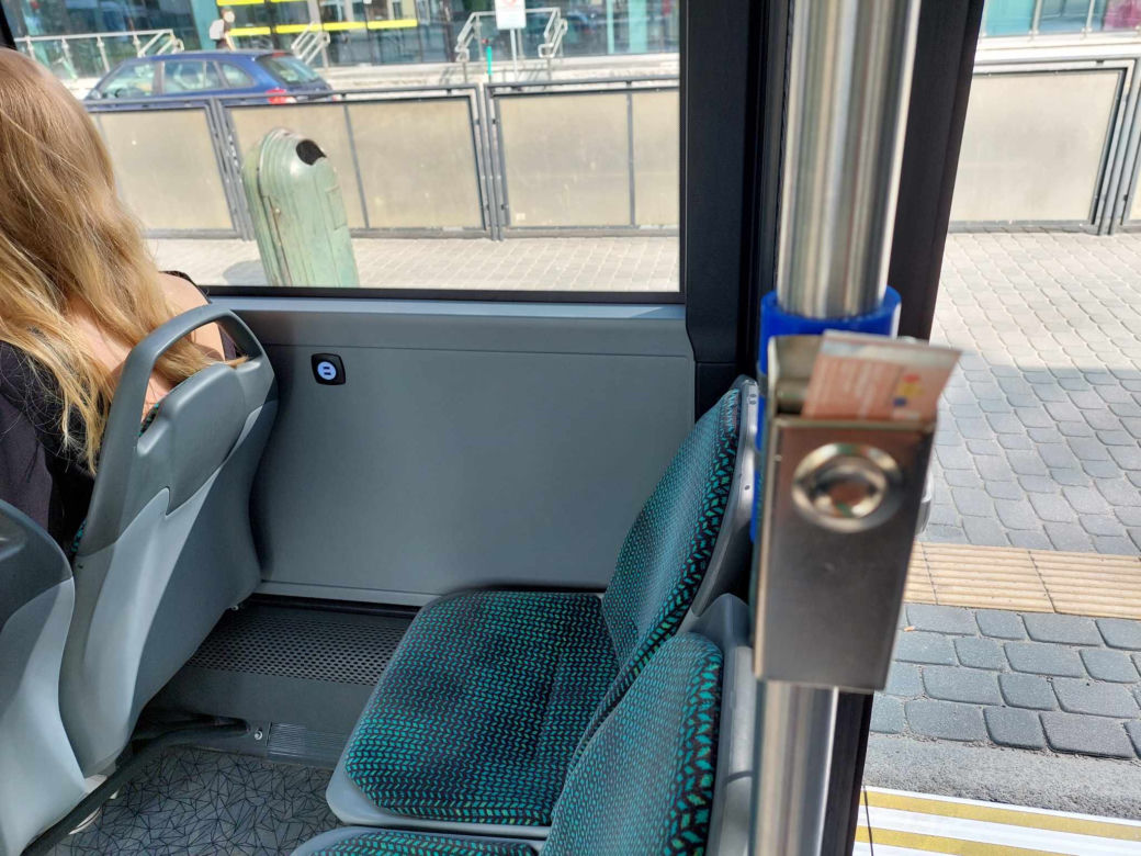 Byliśmy na przejażdżce elektrycznym autobusem po Bydgoszczy. Furorę robi jeden drobiazg 