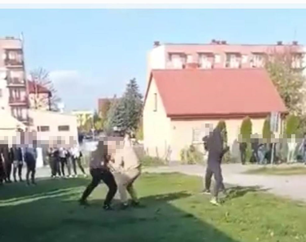 Przeworsk. "Ustawka" pod szkołą [GALERIA]