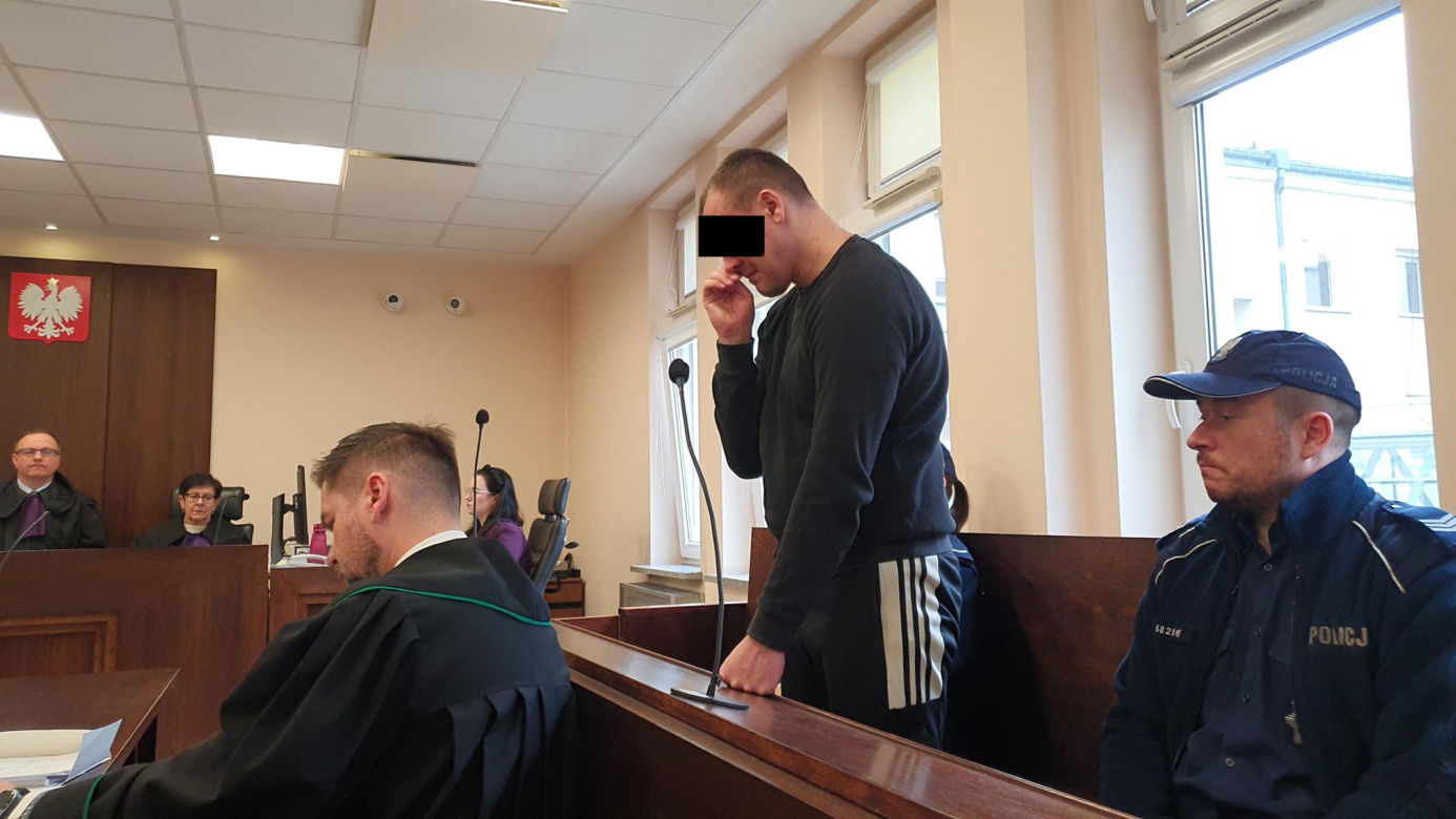 Podciął gardło koledze, bo pokłócili się o kobietę. W tle walka o dziecko