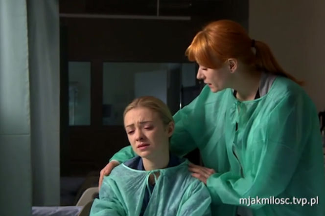 M jak miłość odcinek 1303, Asia (Barbara Kurdej-Szatan), Agnieszka (Magdalena Walach)
