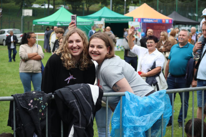 Tłumy na Festiwalu Pod Zaporą w Brodach! Oskar Cyms i „Złoty Gumiak” skradli serca publiczności