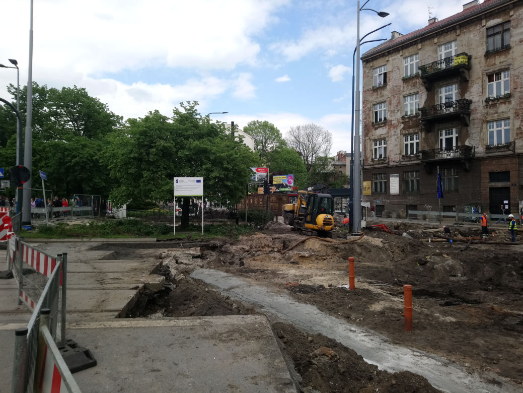 "Apokalipsa" na Al. Trzech Wieszczów. Rozkopane ulice, horror na drogach
