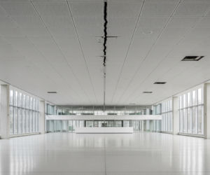 Runął sufit w Warszawie. Co naprawdę stało za spektakularną awarią w biurowcu?