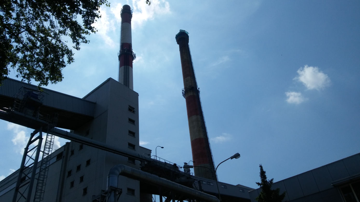 Ruszyła rozbiórka komina elektrociepłowni