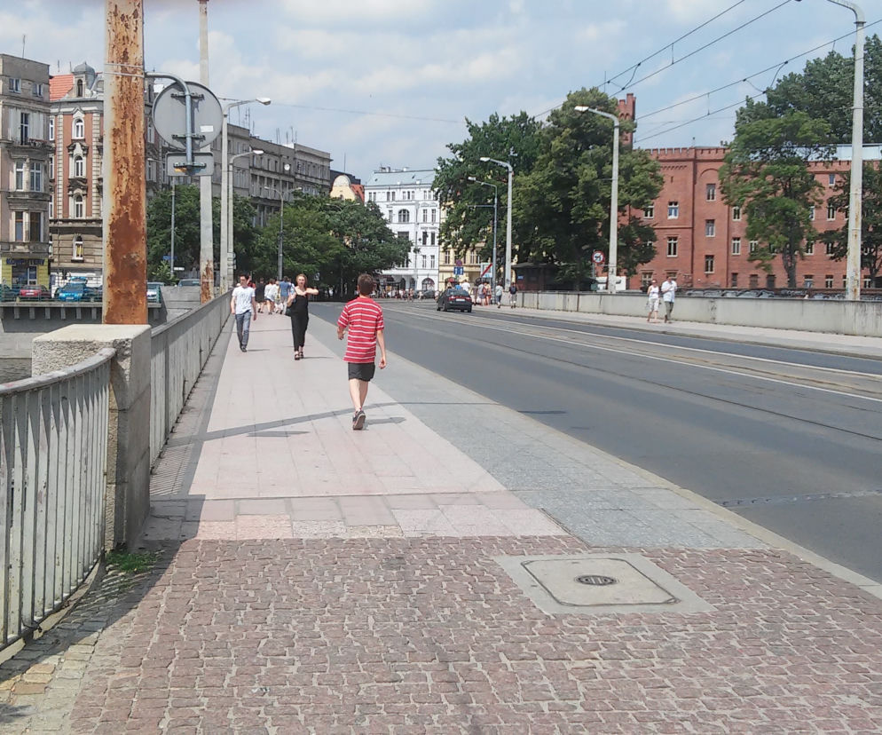 Mosty Uniwersyteckie pilnie potrzebują remontu