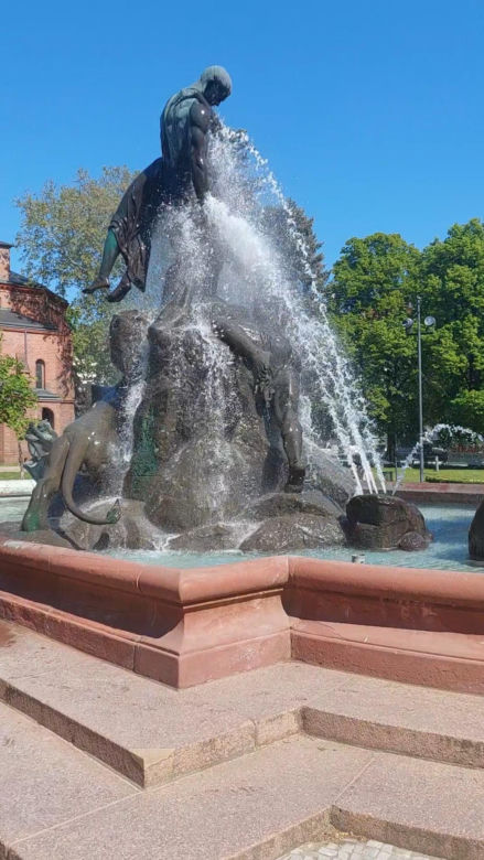 Od Santor do Disneya. Fontanna Muzyki 2025, czyli magia letnich wieczorów w Bydgoszczy [HARMONOGRAM]