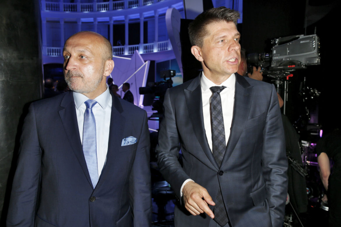 Wystrojony Marcinkiewicz na premierze filmu Vegi. Ale z niego przystojniak