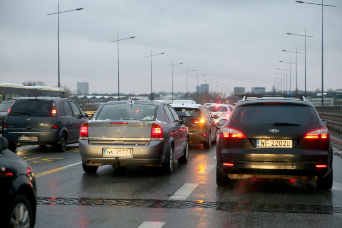 Slalom na Trasie Łazienkowskiej. Trwa remont wiaduktów