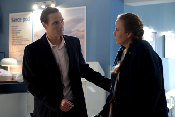 M jak miłość, odc. 1938. Olek (Maurycy Popiel), Ewa Sowińska (Karolina Dryzner)