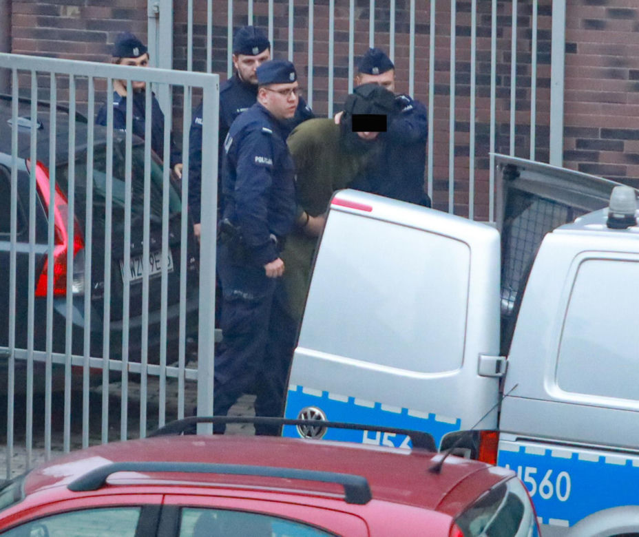 Dzieci znalazły zamordowaną mamusię. Rodzinny mord pod Mławą. Bestia pod specjalną ochroną