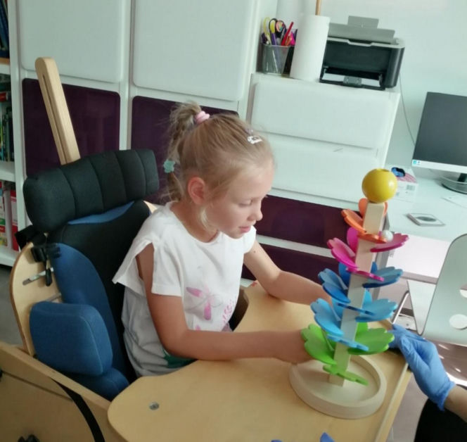 Choroba odebrała Lence mowę, niech nie zabierze uśmiechu. Dramatyczny apel rodziców 11-latki