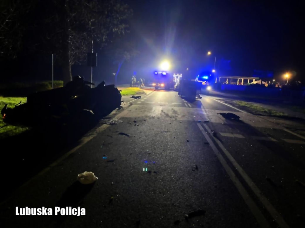 Masakra w Deszcznie! 25-latek zginął w roztrzaskanym BMW [ZDJĘCIA]