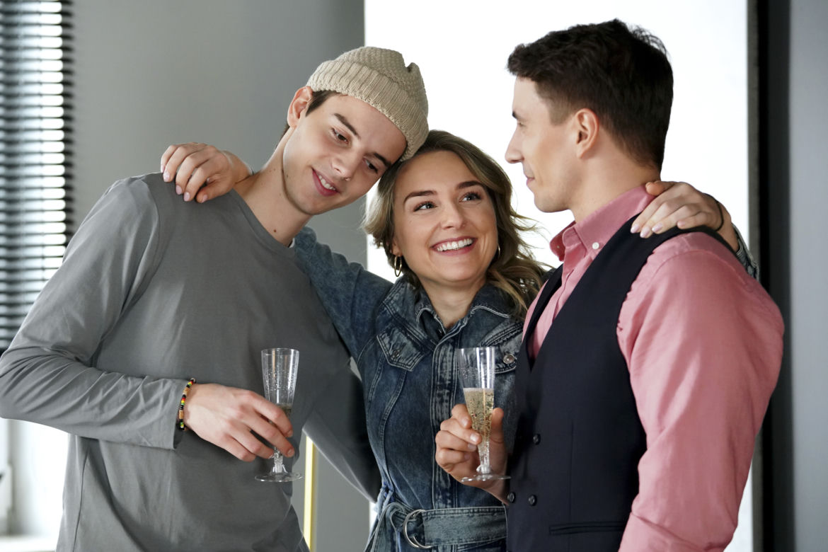 Barwy szczęścia, odcinek 2816: Tomasz Kępski (Jakub Sokołowski), Grażyna (Kinga Suchan), Wiktor (Grzegorz Kestranek)	
