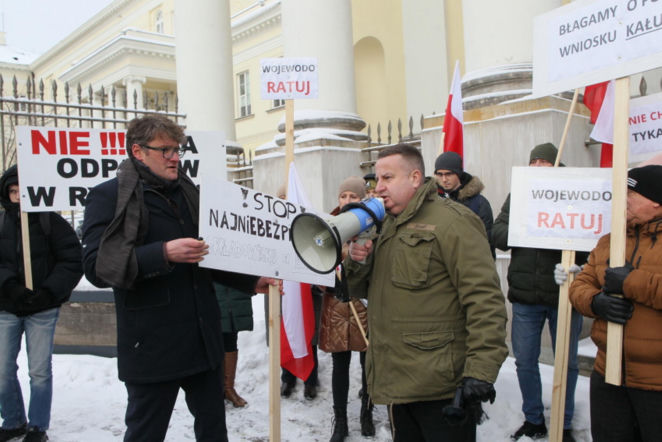 6500 ton toksycznych odpadów pod Warszawą. Mieszkańcy alarmują. „Żyjemy na tykającej bombie”