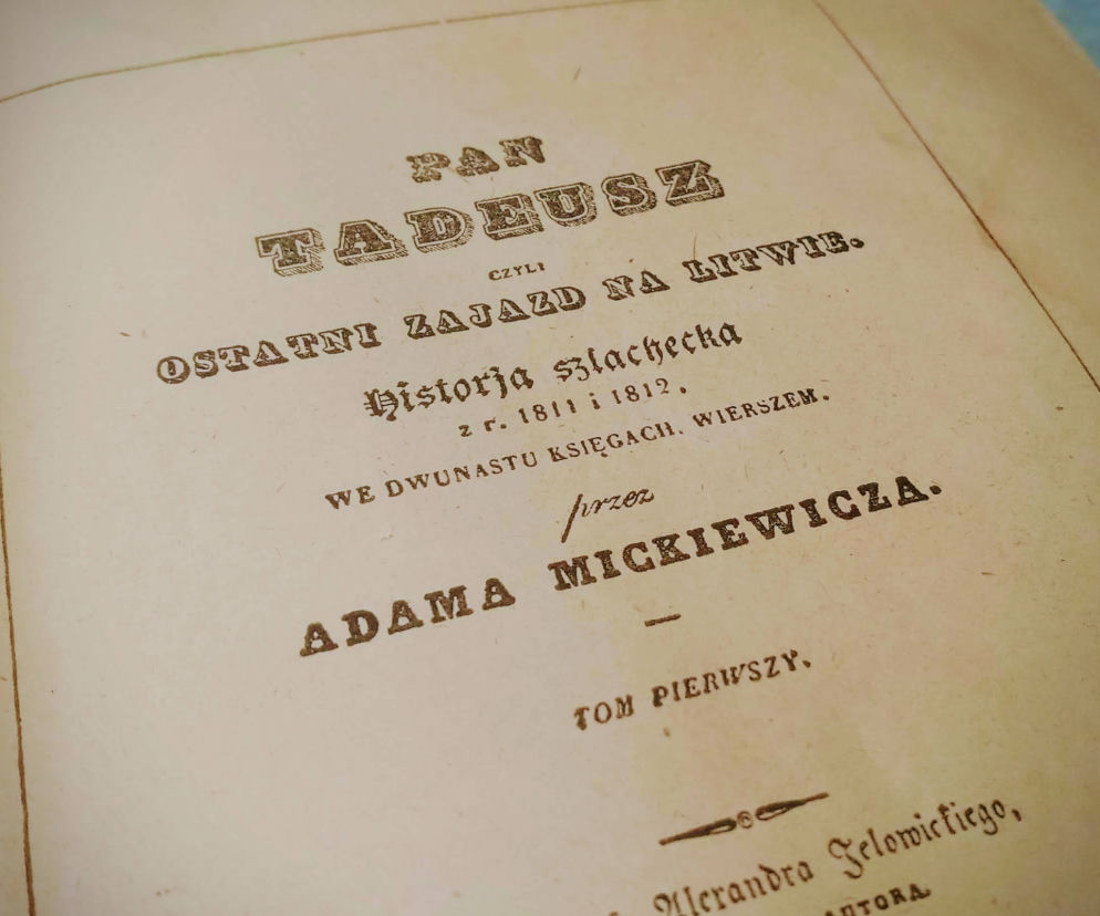 Pan Tadeusz Adama Mickiewicza. Lektura na egzaminie ósmoklasisty 2021. O czym jest?