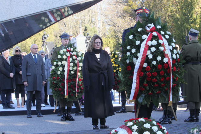 Obchody 16. rocznicy katastrofy smoleńskiej. Powązki