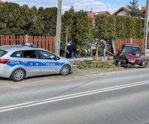 Kompletnie pijany rozbił dwa auta. Przyznał się, że wypił pół flaszki i wsiadł za kółko