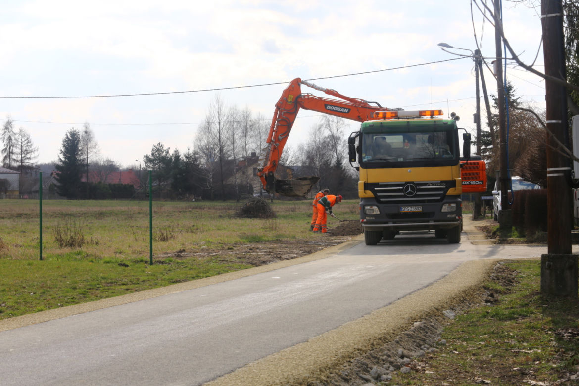 ZBUDOWALI SZYDŁO NOWĄ DROGĘ ASFALTOWĄ