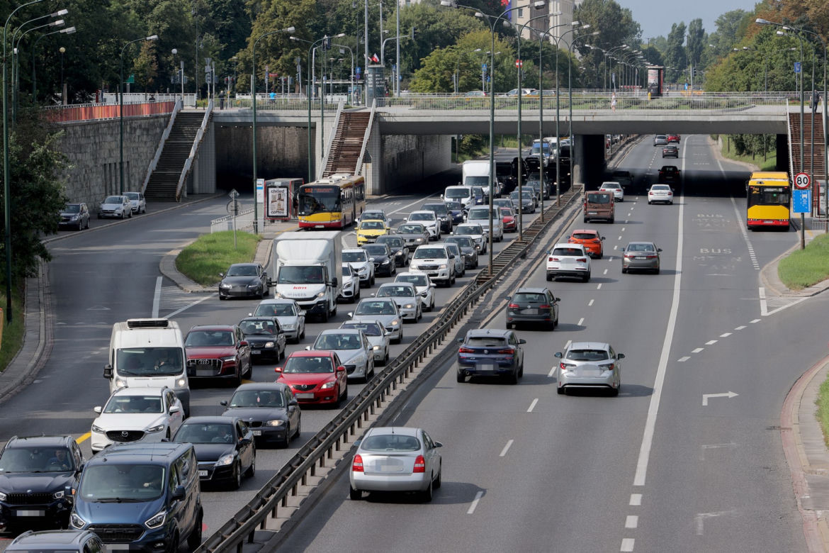 Trasa Łazienkowska stanęła. Drogowcy rozpoczęli remont