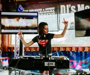 Dj Sofi -gra wstępna, masaż i seksi bielizna