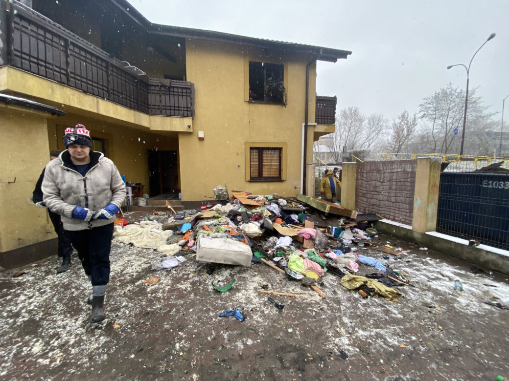 W ogniu stracili wszystko. "Wyniosłem córkę na rękach do żony na balkon, sam wyskoczyłem przez okno"