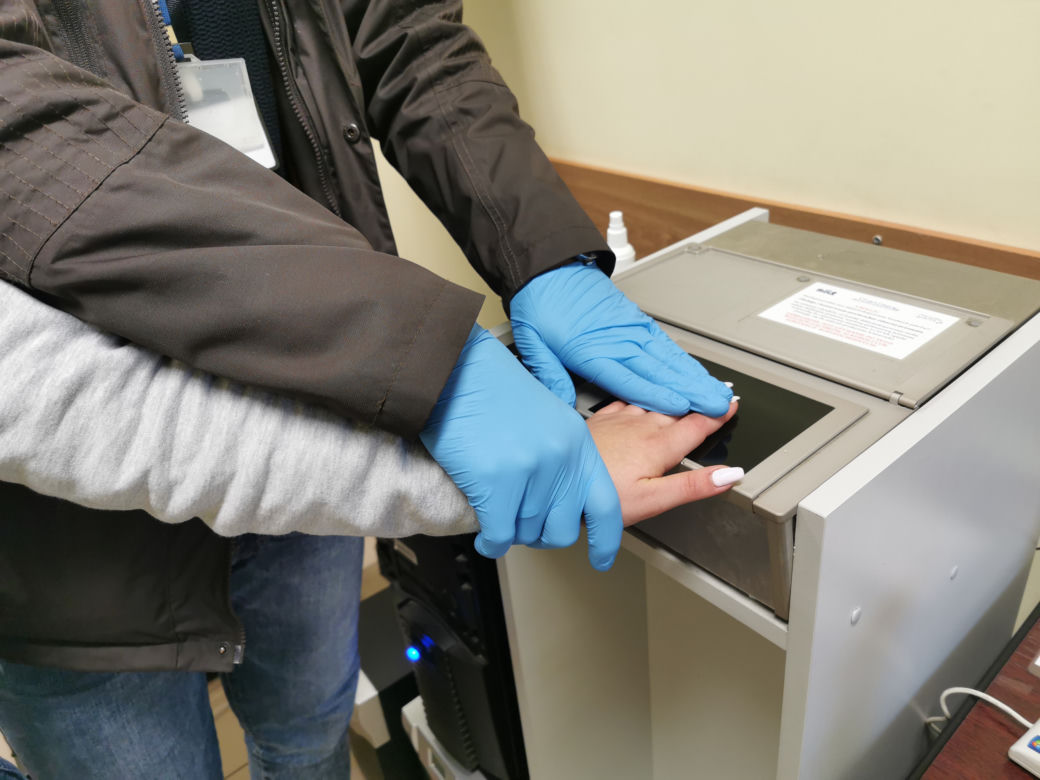 22-latka nie miała litości. Zdesperowane rodziny przekazały jej 350 tys. zł