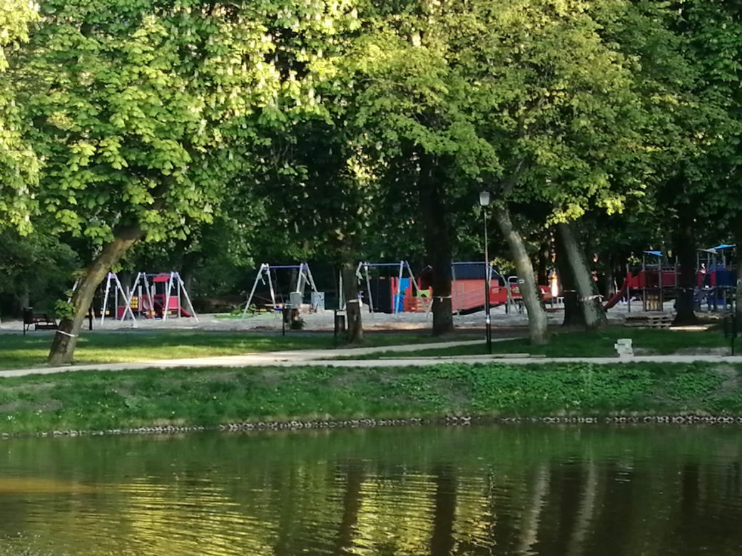 Na pierwszy rzut oka widać, że remont parku miejskiego Aleksandria w Siedlcach dobiega końca