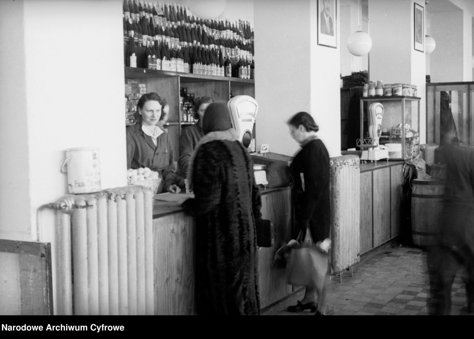 Sklep wielobranżowy Powszechny Dom Towarowy