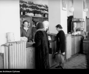 Sklep wielobranżowy Powszechny Dom Towarowy