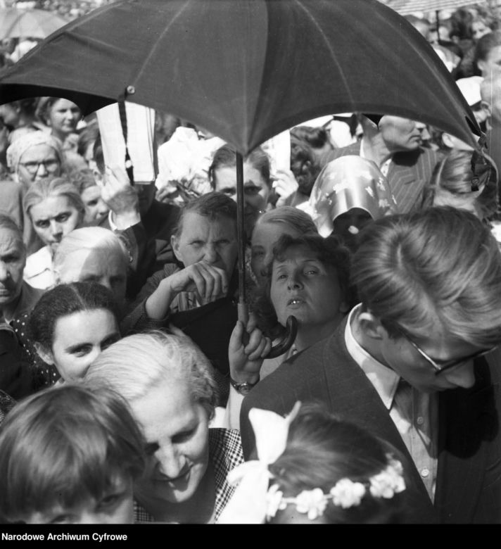 Uroczystość Bożego Ciała w Warszawie celebrowana przez Prymasa Polski kardynała Stefana Wyszyńskiego - 1957 rok