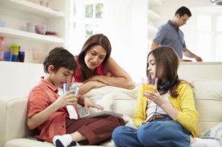 Jak budować relację z dzieckiem partnera? Eksperci tłumaczą zasady życia w rodzinie patchworkowej