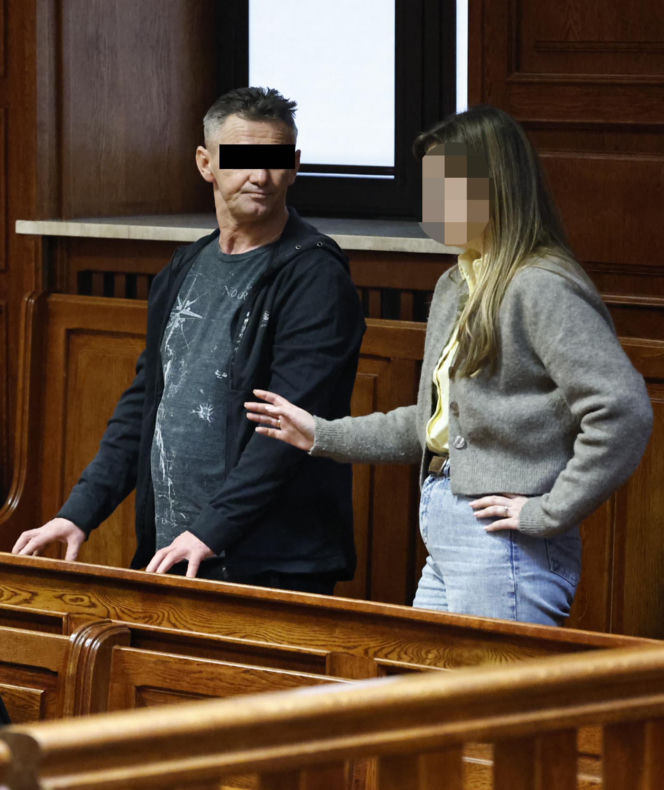 „Sztuczną szczękę wepchnięto jej do gardła”. Przerażające ustalenia. W mieszkaniu w Warszawie znaleziono cztery ciała