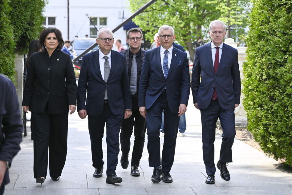 Zaskoczenie, kto przyszedł na pogrzeb Andrzeja Olechowskiego. Wielki gwiazdor TVN i polscy miliarderzy
