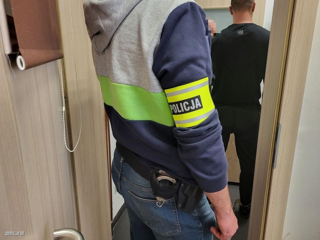 Chełmno: Potężne uderzenie w narkobiznes! Policja przejęła towar za 2 miliony, co znaleziono w kryjówce dilerów?
